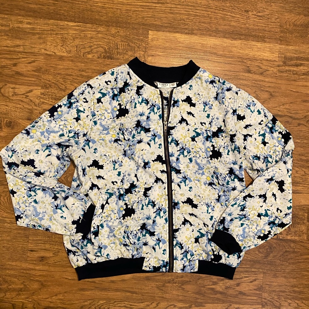 Cato Woman’s Floral Bomber Jacket Size 14/16